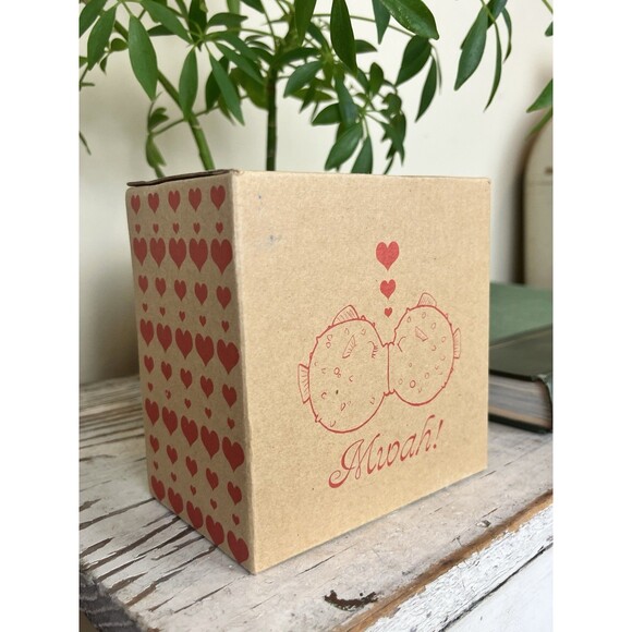 2007 Westland "Mwah!" Magnetic Mailman and Dog Salt and Pepper Shakers - Picture 8 of 11